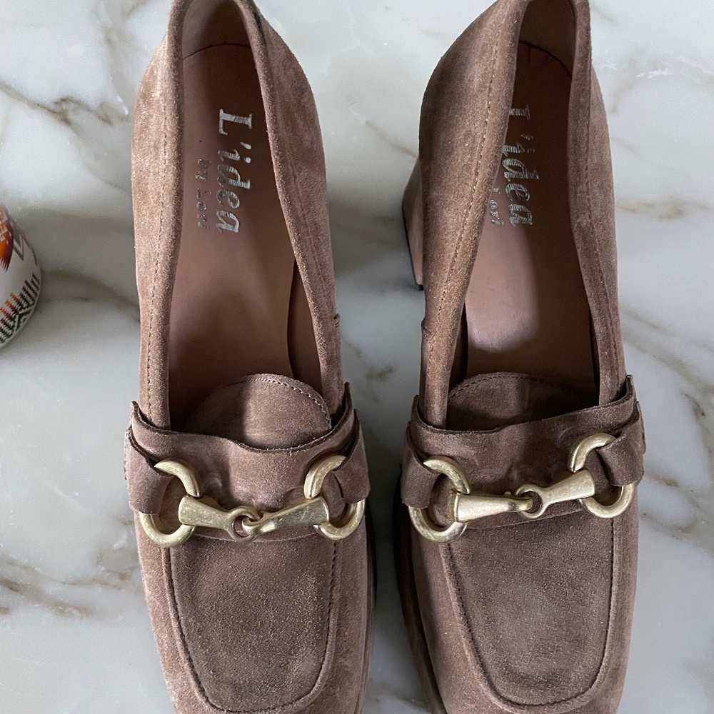 Suede platform heels with gold buckle by L'idea by Lori, size 39, made in Italy